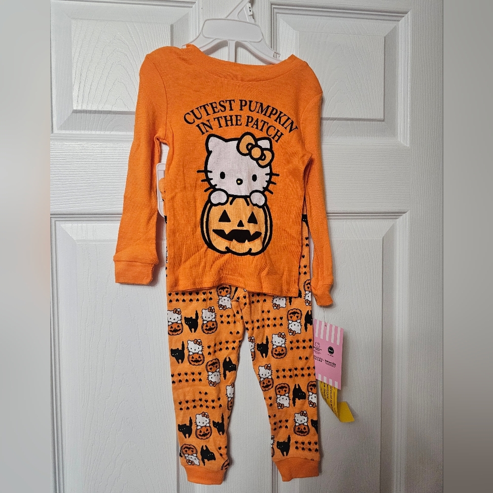 NWT 24 Months Hello Kitty Orange Pumpkin Pajama Set - Black Cats & Pumkins